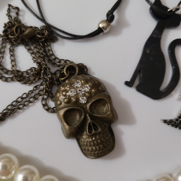 13 Pc Halloween Gothic Jewelry Lot Chokers Necklace Bracelet Skulls Cross Pearl - Picture 6 of 16